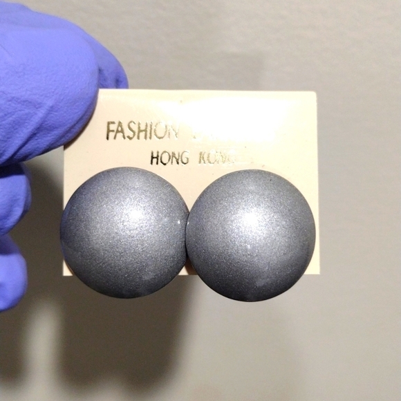 Retro 1980s Grey Enameled Metal Dome Stud Earrings – Stylish Women's Jewelry - Picture 3 of 6